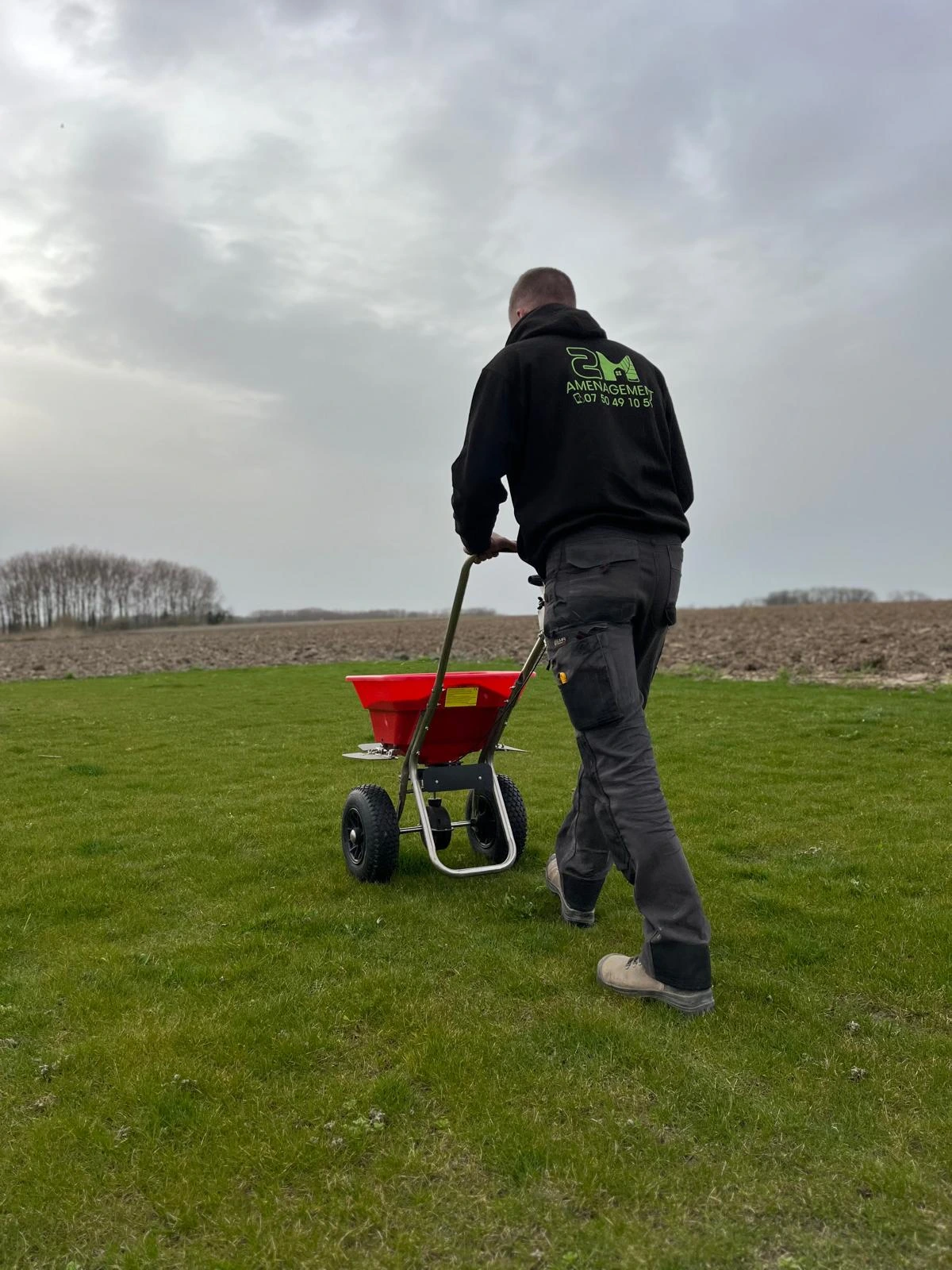 Engazonnement à Arras, Lens, Douai, Lille - 2M Aménagement Paysagiste